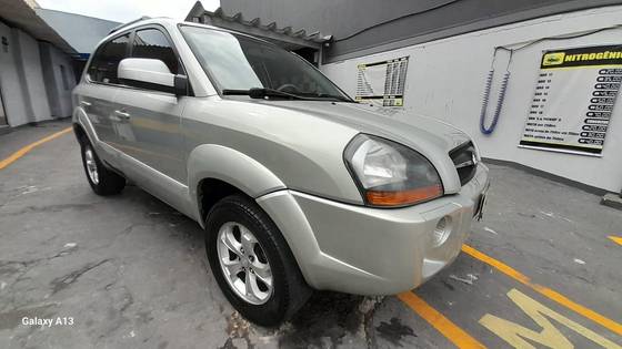 HYUNDAI TUCSON 2.0 MPFI GL 16V 2WD GASOLINA 4P AUTOMÁTICO HYUNDAI TUCSON 2.0 MPFI GL 16V 2WD GASOLINA 4P AUTOMÁTICO